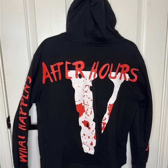 Vlone Men's Red and Black Hoodie siz 
Medium. - Picture 9 of 11
